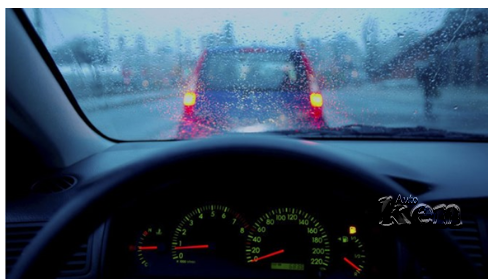 Lái xe ô tô đường dài mà liên tục bị làm phiền bởi các tiếng ồn trong xe sẽ rất nguy hiểm