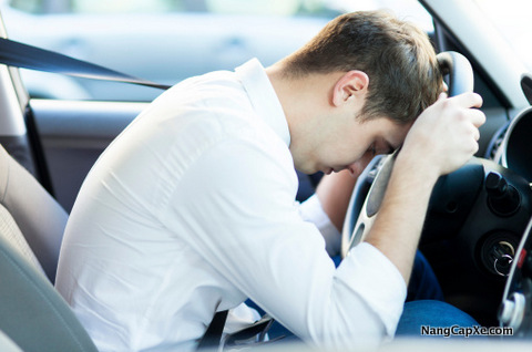 Lái xe sau nhiều giờ thì mệt mỏi đau nhức là điều không thể tránh khỏi