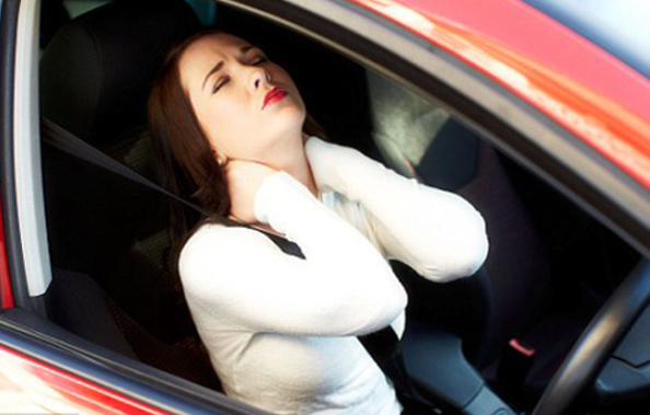 Lái xe sau nhiều giờ đau vai hay cột sống là điều không tránh khỏi